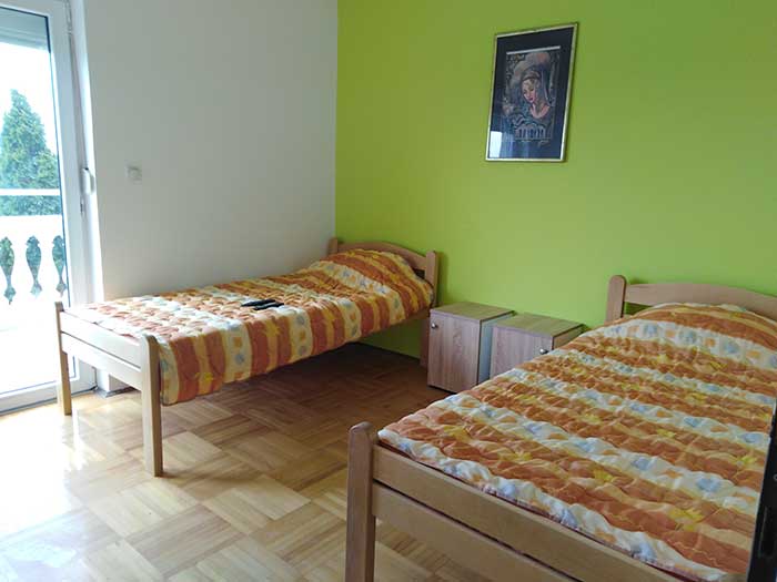 Dvokrevetna soba u domu za stare Beograd Vila Višnjica